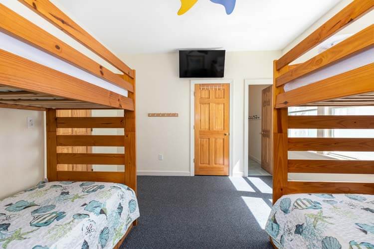 1st Floor Twin Bunks with Private Bath (3)