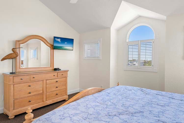 2nd Floor King with Private Bath