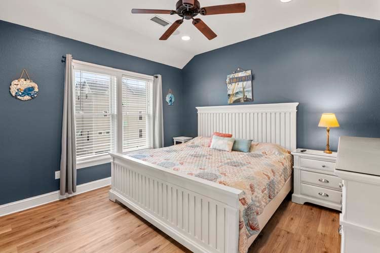 2nd Floor King with Private Bath