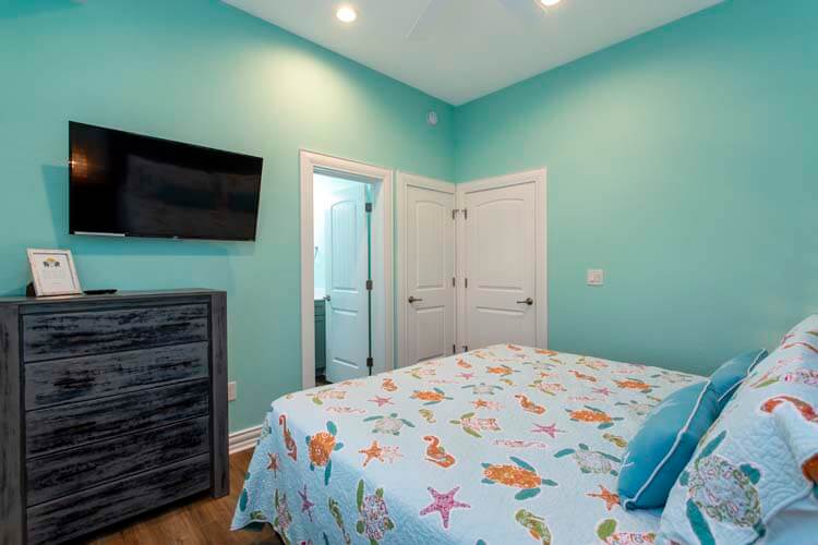 Ground Floor King with Private Bath