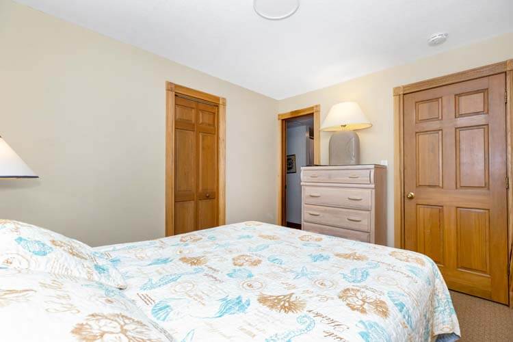 Ground Floor Queen with Shared Bath