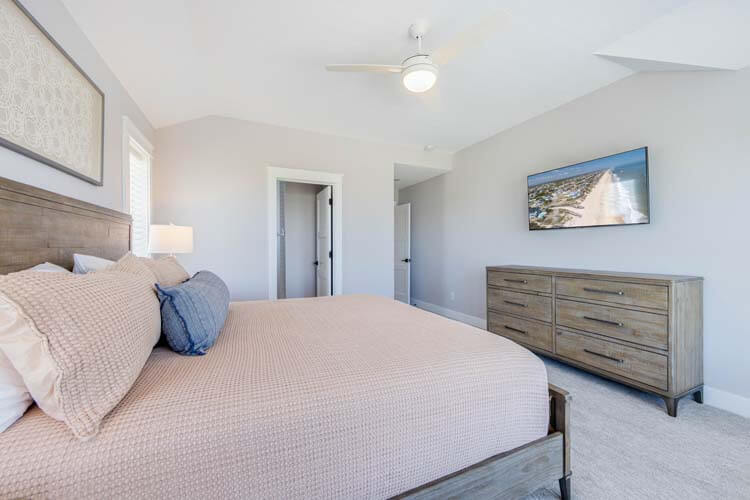 2nd Floor King with Private Bath