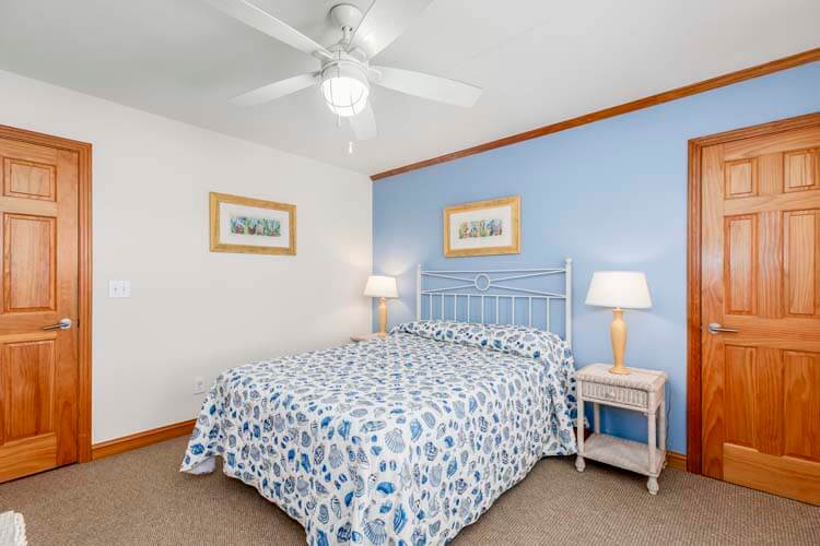 1st Floor Queen with Private Bath