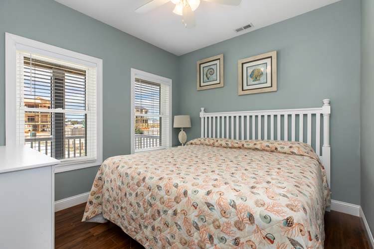 Ground Floor King with Private Bath (2)