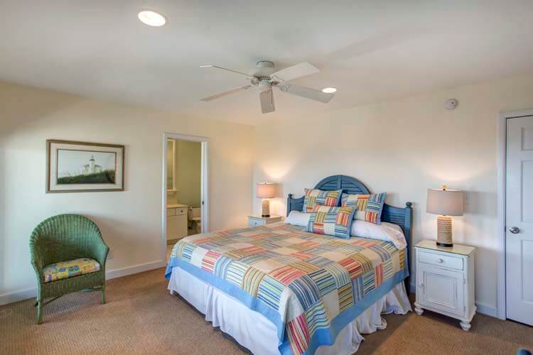 1st Floor King with Private Bath