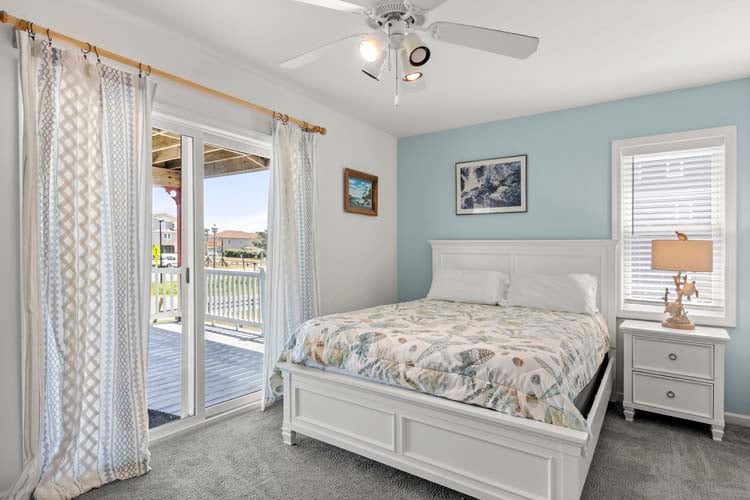 Ground Floor Queen with Private Bath