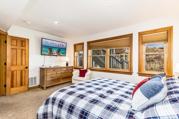 Ground Floor Queen Bedroom