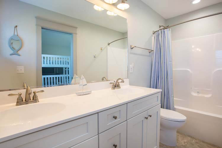 2nd Floor Twin & Double Bunk with Private Bath