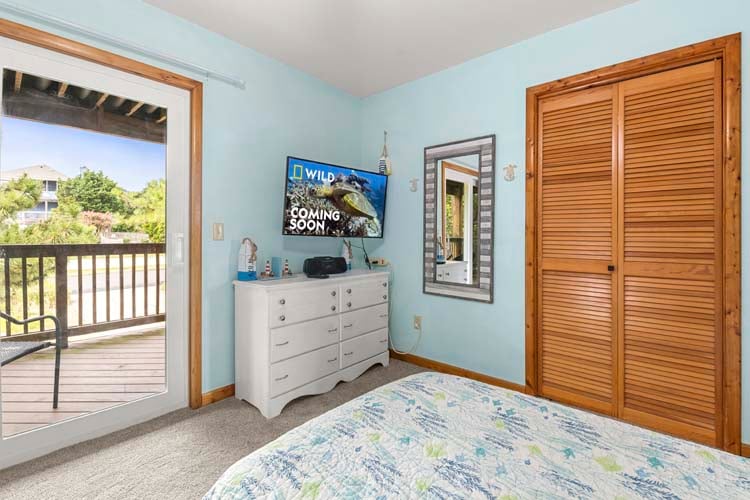 1st Floor Twins Bedroom