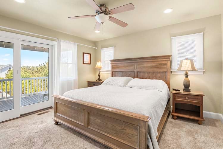 1st Floor King with Shared Bath