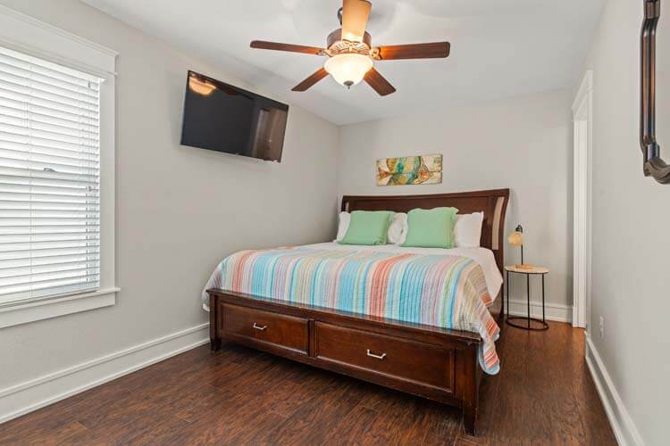 1st Floor King with Private Bath