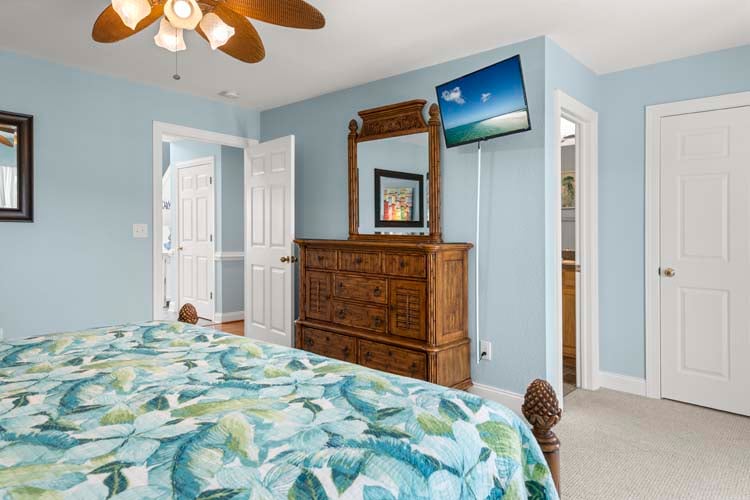 1st Floor King with Shared Bath