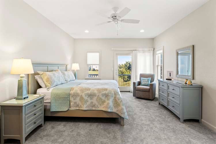 1st Floor King with Private Bath