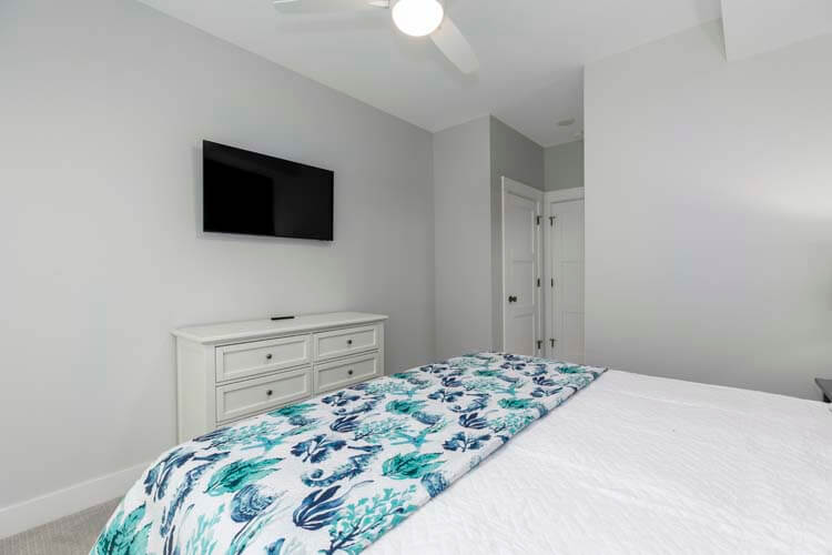 1st Floor King with Private Bath