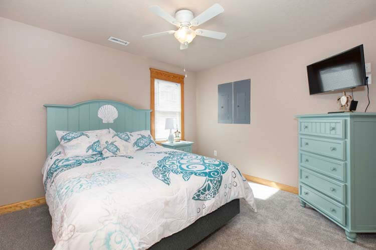 Ground Floor Queen with Shared Bath