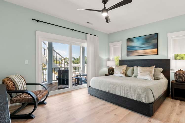 1st Floor King with Private Bath