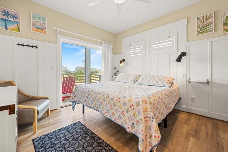 1st Floor King with Private Bath