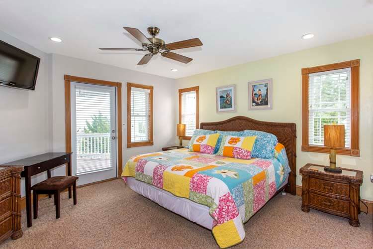 1st Floor King with Private Bath (3)