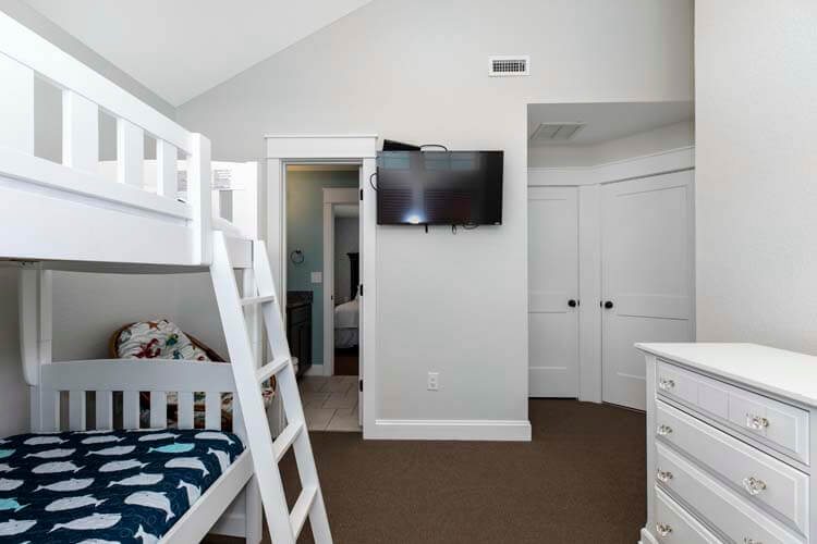 2nd Floor Twin Bunk with Shared Bath
