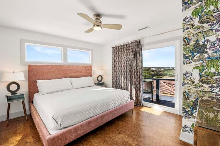 2nd Floor King with Private Bath (NW)