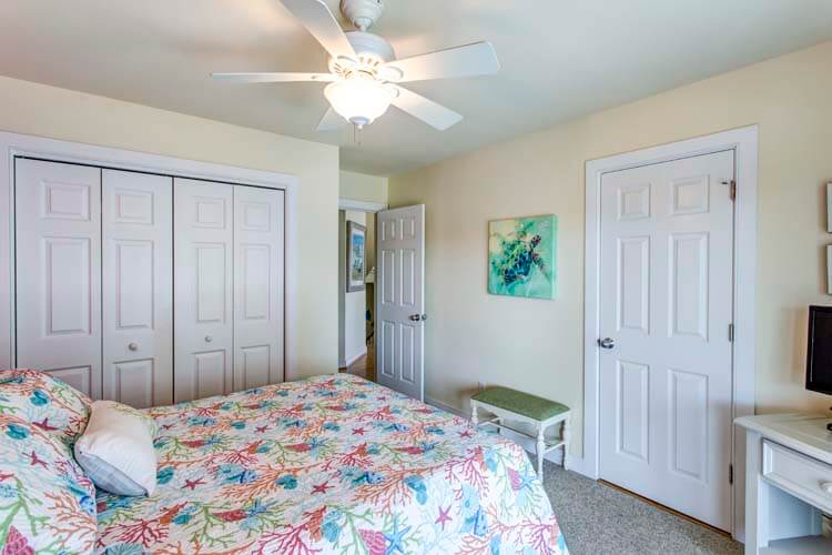 1st Floor Queen Bedroom