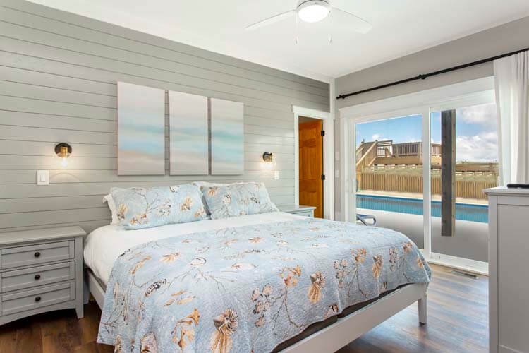 1st Floor King with Private Bath