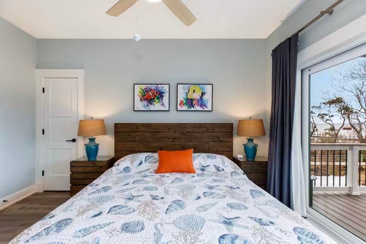 1st Floor King with Private Bath