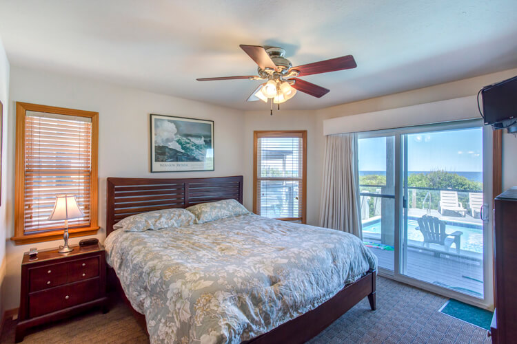 1st Floor King with Private Bath