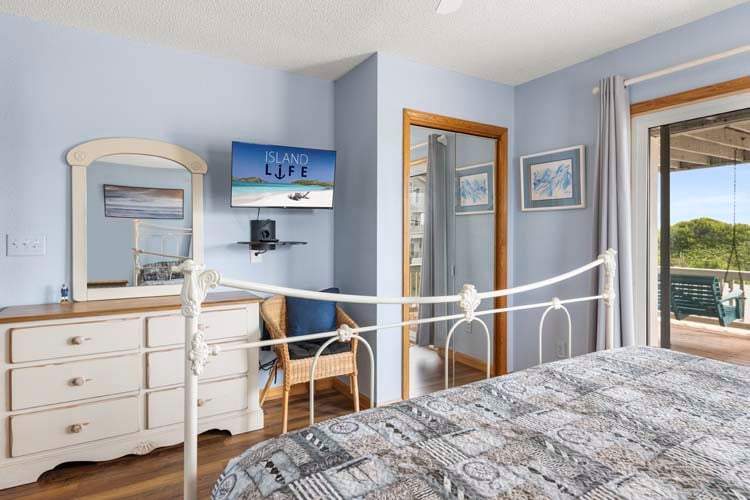 1st Floor King with Private Bath