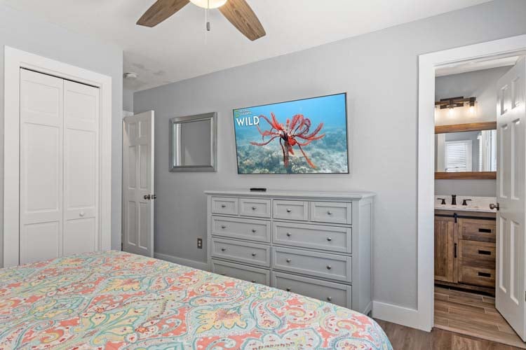 1st Floor King with Private Bath