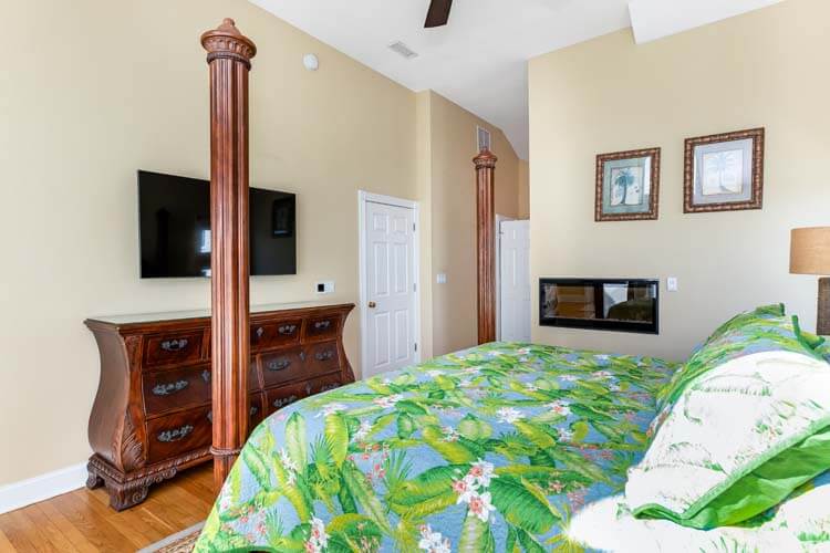 2nd Floor Oceanview King with Private Bath