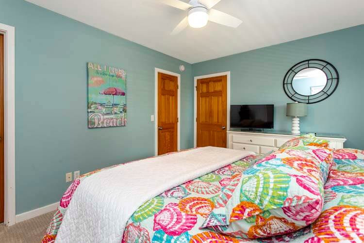 1st Floor King with Private Bath