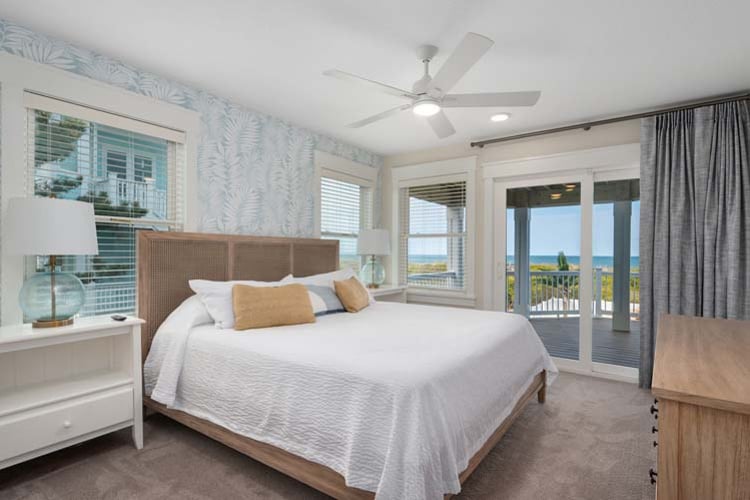 1st Floor King with Private Bath (4)