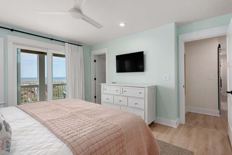 1st Floor King with Private Bath (3)