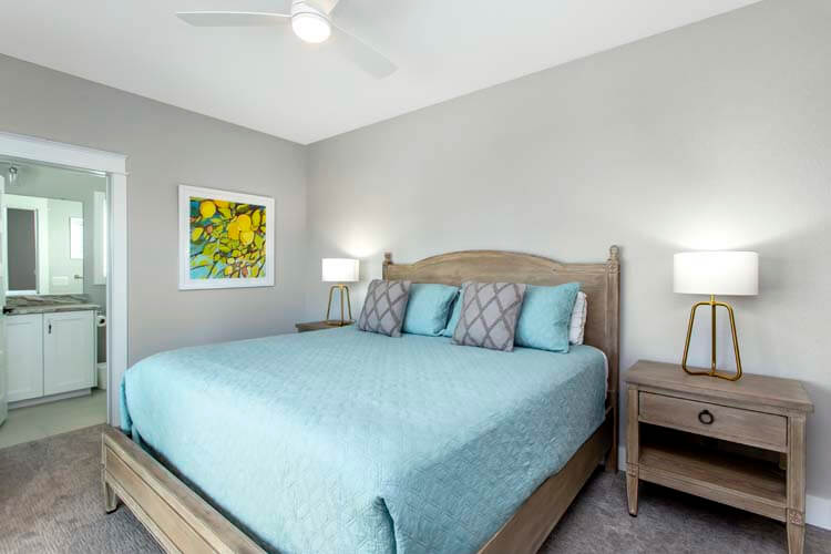 1st Floor King with Private Bath