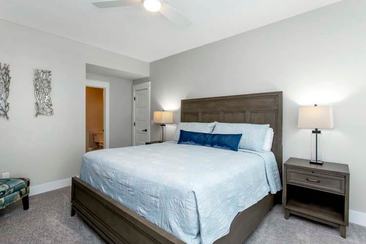 1st Floor King with Private Bath