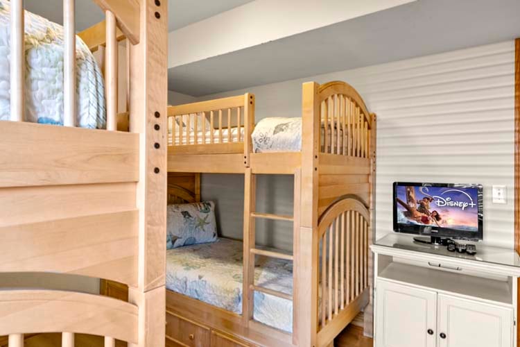 Ground Floor Twin Bunks with Shared Bath