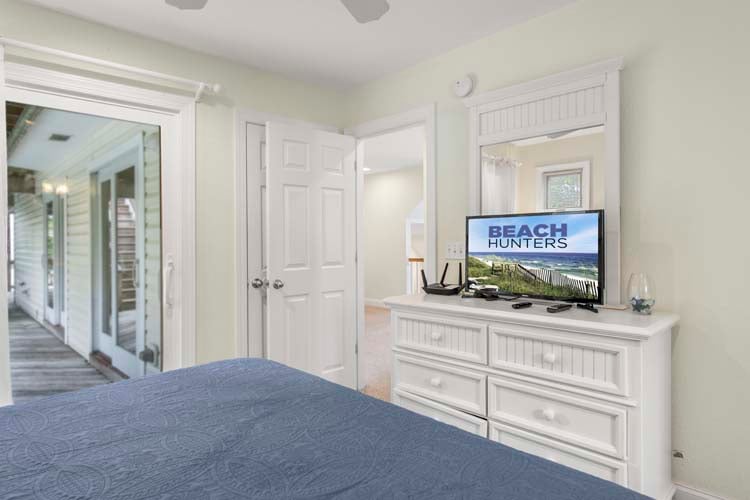 1st Floor King with Private Bath