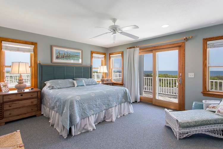 1st Floor King with Private Bath