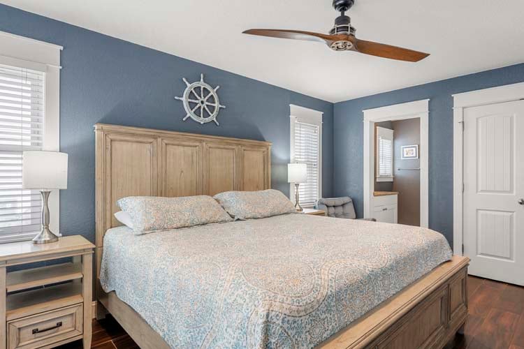 Ground Floor King with Private Bath (8)