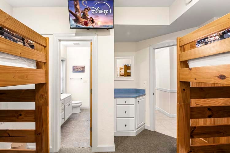 Ground Floor Twin Bunks with Shared Bath (10)