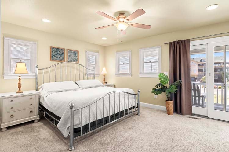 1st Floor King with Private Bath