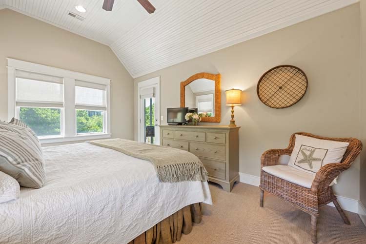 2nd Floor King with Private Bath