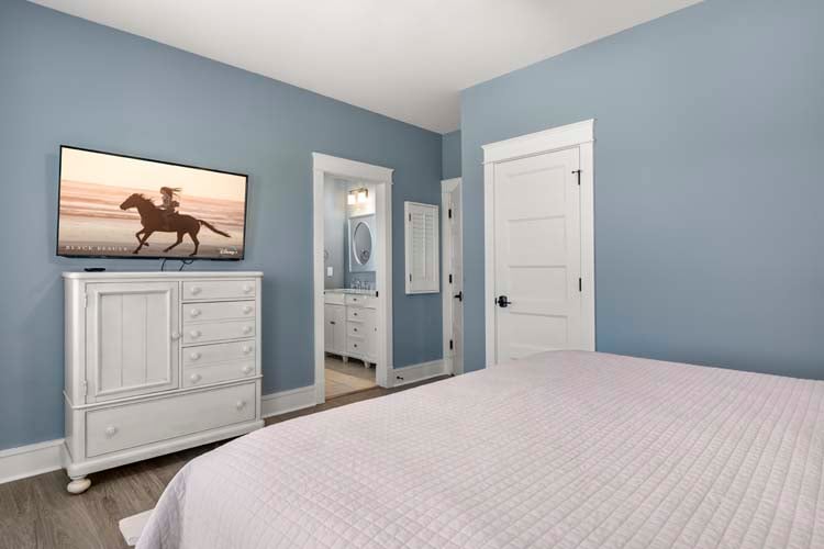 1st Floor King with Private Bath