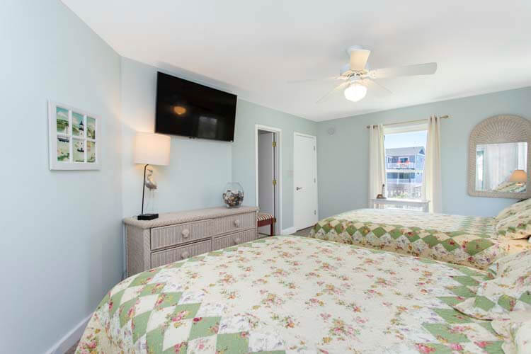 1st Floor Queens with Shared Bath