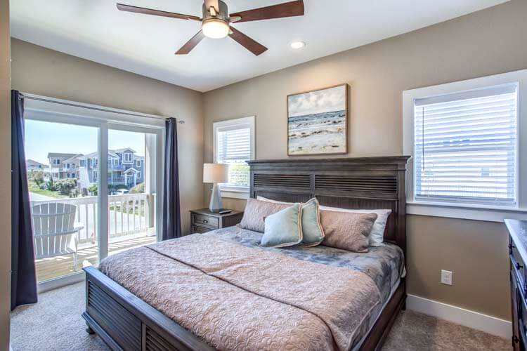1st Floor King with Private Bath