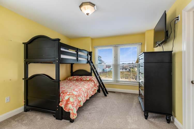 1st Floor Pyramid Bunk with Private Bath