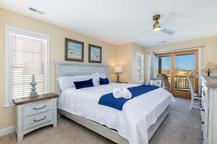 1st Floor King with Private Bath