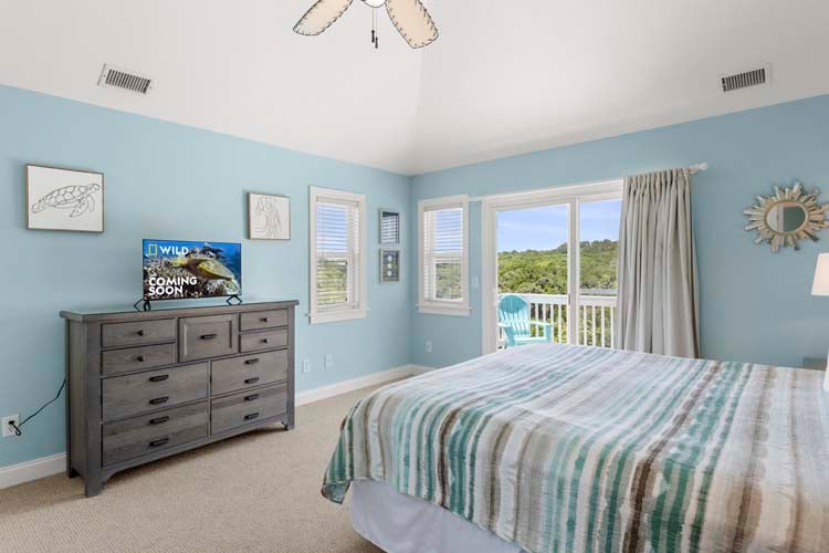 2nd Floor King with Private Bath