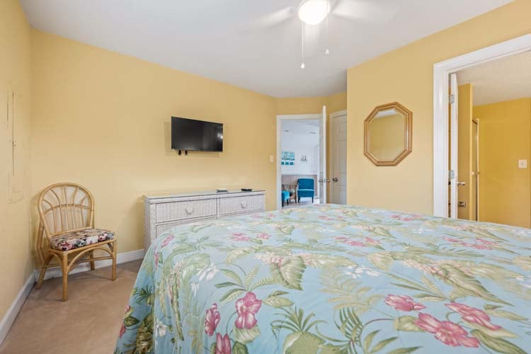 Ground Floor Queen with Shared Bath